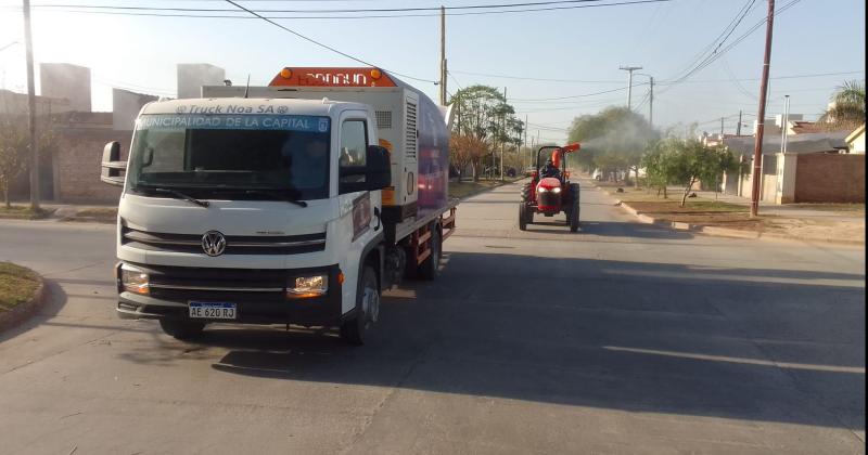 ACCIÓN En la fumigación trabajan cuatro equipos de operarios de manera simult�nea en cada jornada