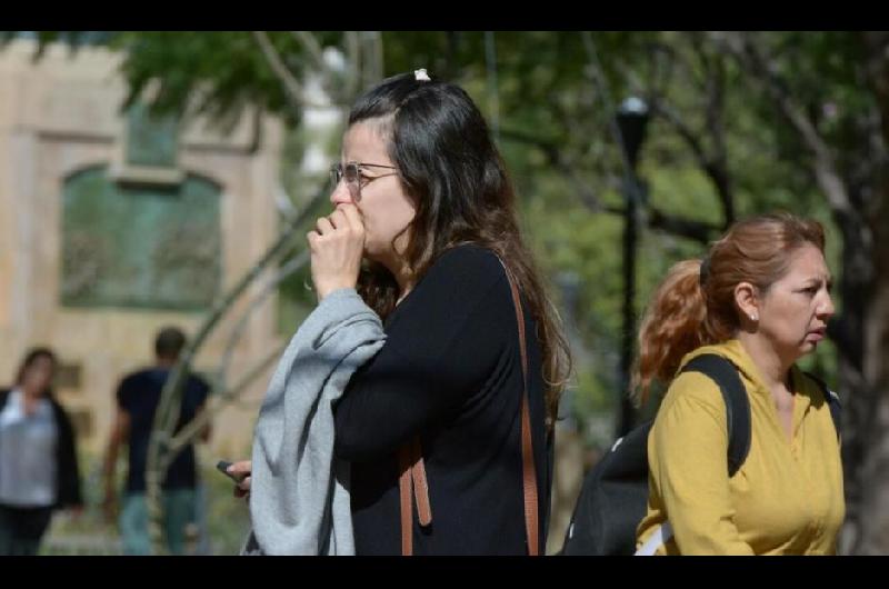 Santiago tendraacute hoy un diacutea soleado con maacutexima de 27deg y vientos del norte