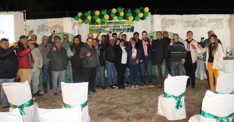 Homenajearon a todo el sector productivo de Colonia El Simbolar