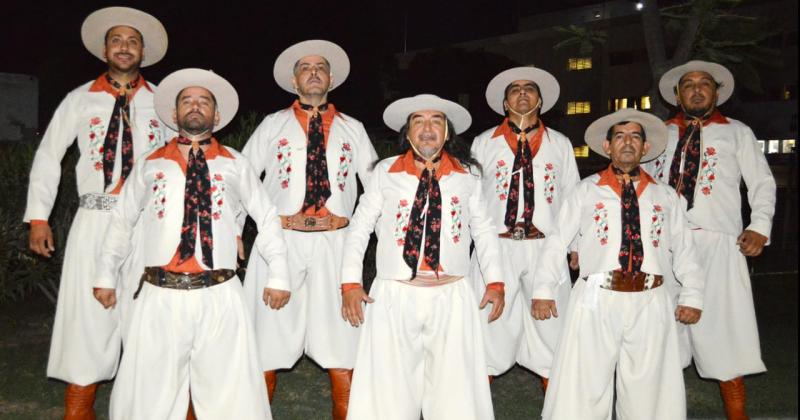 Dictaraacuten taller de danzas folcloacutericas para joacutevenes y adultos principiantes