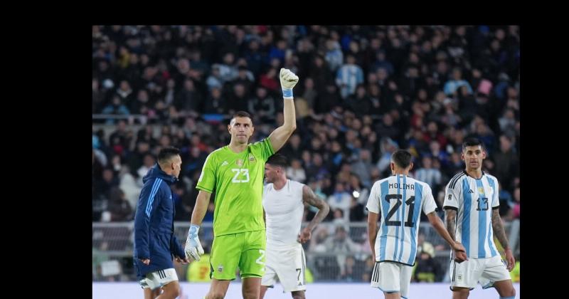 Sin Messi Argentina goleoacute y brindoacute una exhibicioacuten ante Bolivia en la altura