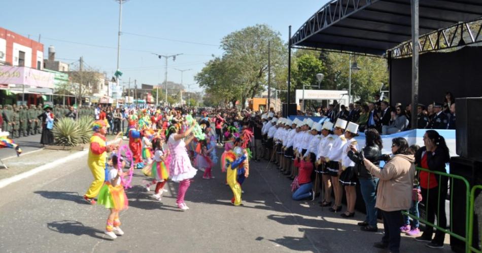 La Banda celebra 111 antildeos con Miranda Los Carabajal y maacutes