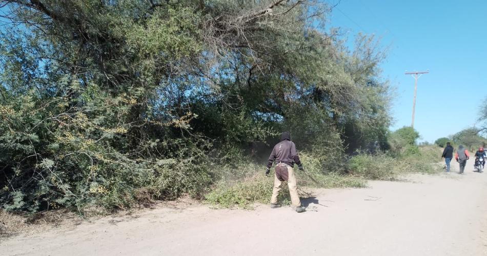 El municipio de Fernaacutendez realiza mantenimiento de caminos vecinales