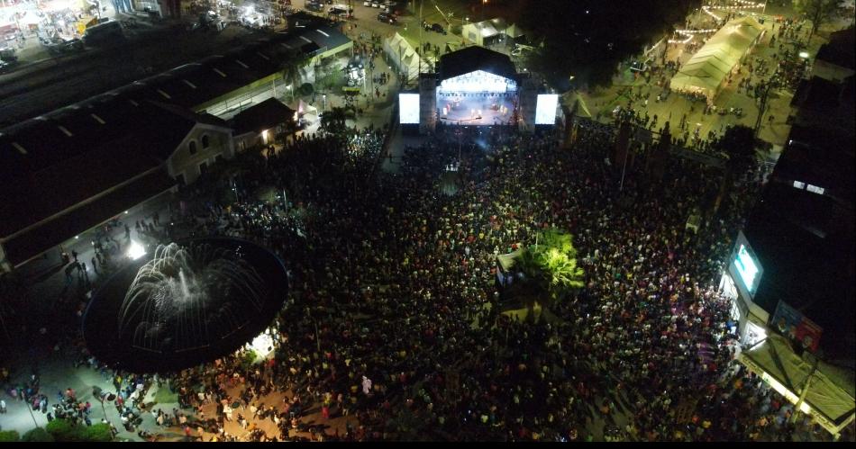 Los bandentildeos demostraron su amor por La Banda en su festejo