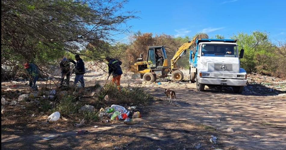 La comuna ejecutoacute un operativo de limpieza en el populoso barrio Finca de Ramos