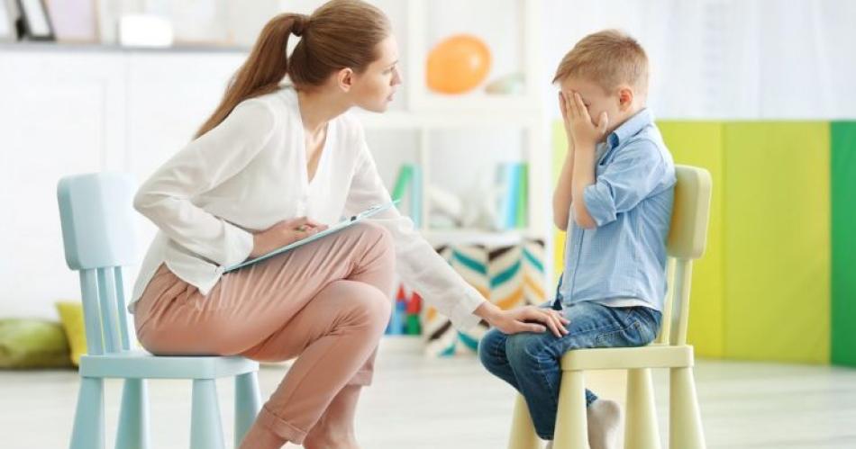 Organizan Conversatorio entre Psicopedagogas y padres de pacientes