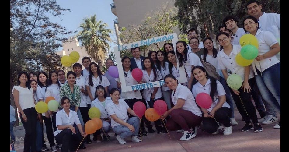ACCIÓN Estudiantes de Enfermería en Salud Mental realizaron juegos y charlaron con los transeúntes