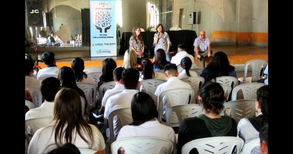 INTERÉS Las charlas con los estudiantes secundarios de la ciudad se desarrollaron en el Gimnasio Municipal