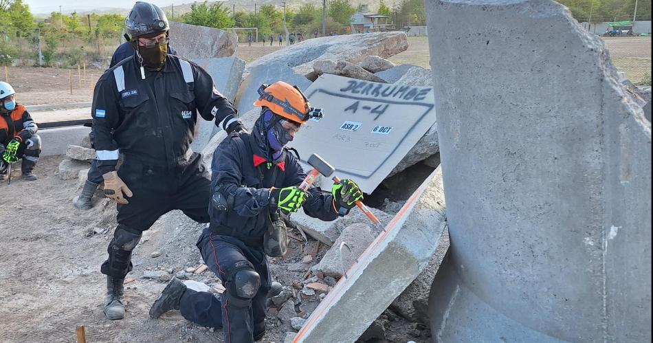 Bomberos Voluntarios de Santiago del Estero se capacitan en respuesta a desastres