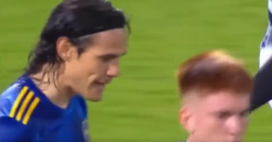 El tenso cruce entre Cavani y Valentiacuten Barco en medio del partido