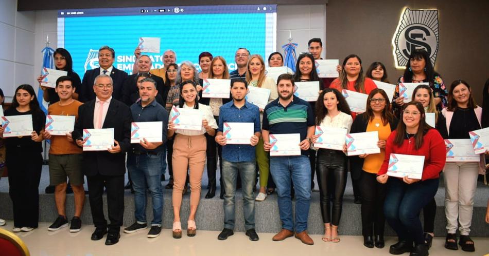 ACTO Autoridades de ambas instituciones entregaron los certificados