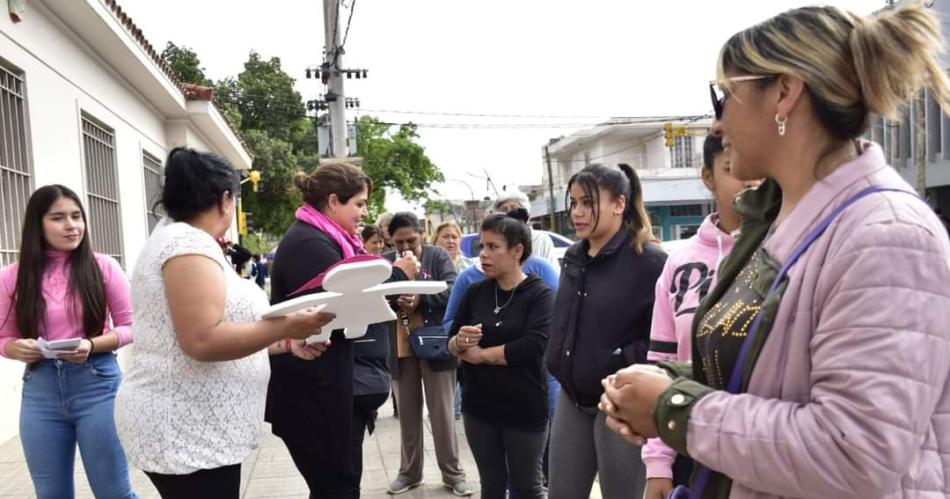 Friacuteas generoacute conciencia en el Diacutea Contra el Caacutencer de Mama