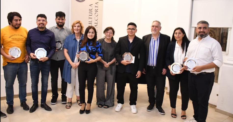 Se dio apertura a la 6ordf exposicioacuten de Saloacuten Municipal de Artes Visuales y  la entrega de premios a los artistas plaacutesticos