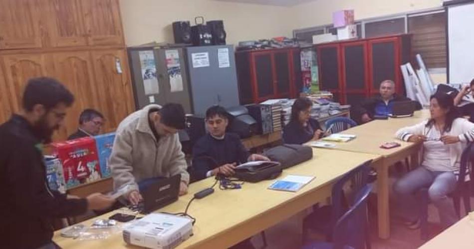 El ISFDC Nordm 2 termense capacita a docentes sobre el uso del aula digital