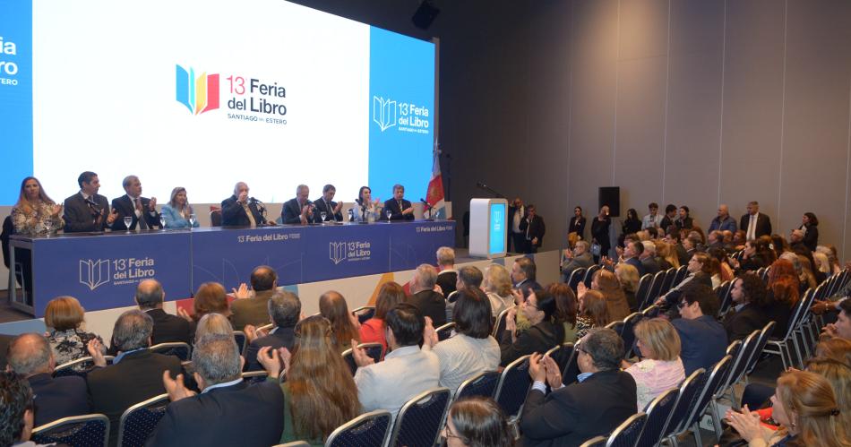 Asiacute inicioacute la primera jornada de la Feria del Libro en Santiago del Estero