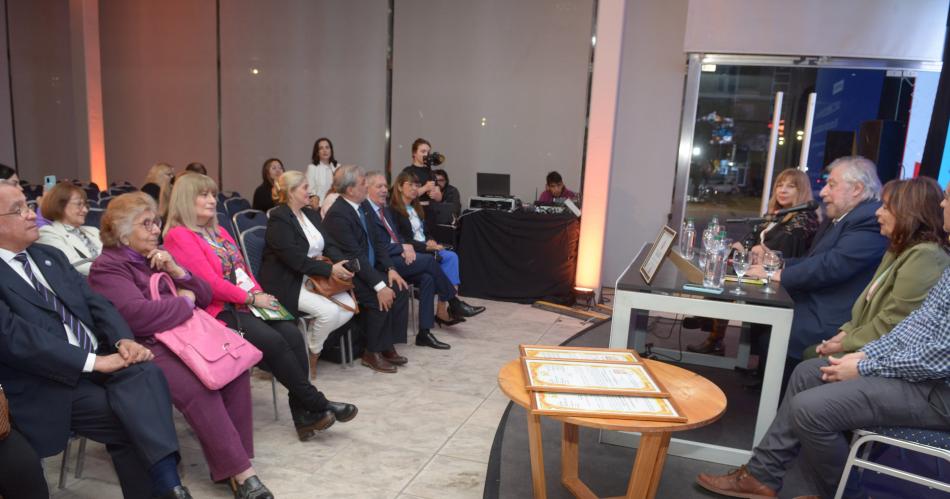 Asiacute inicioacute la primera jornada de la Feria del Libro en Santiago del Estero