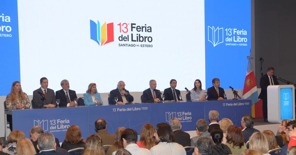 Asiacute inicioacute la primera jornada de la Feria del Libro en Santiago del Estero