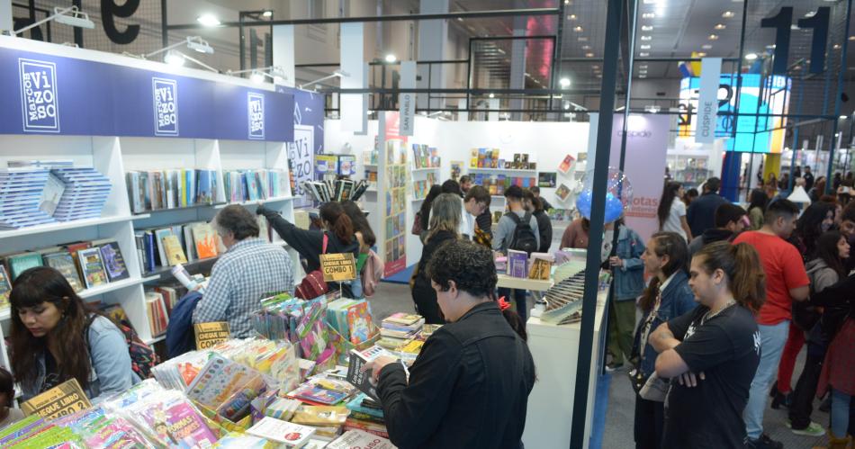 Asiacute inicioacute la primera jornada de la Feria del Libro en Santiago del Estero