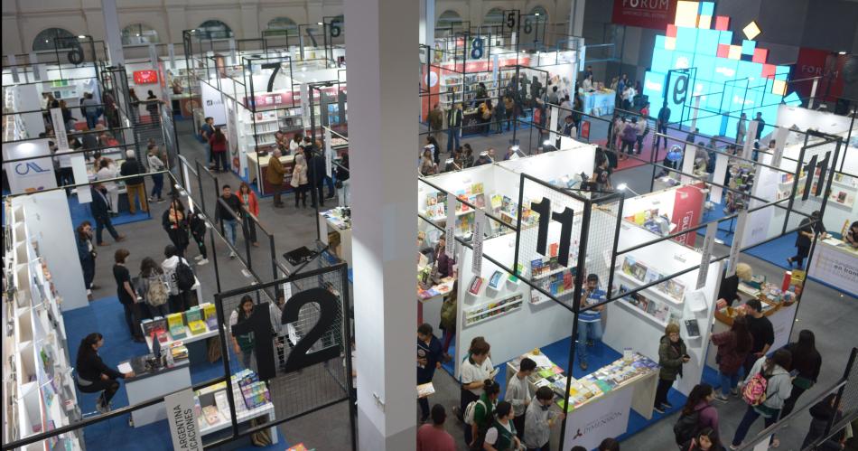 Asiacute inicioacute la primera jornada de la Feria del Libro en Santiago del Estero