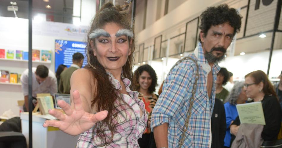 Asiacute inicioacute la primera jornada de la Feria del Libro en Santiago del Estero