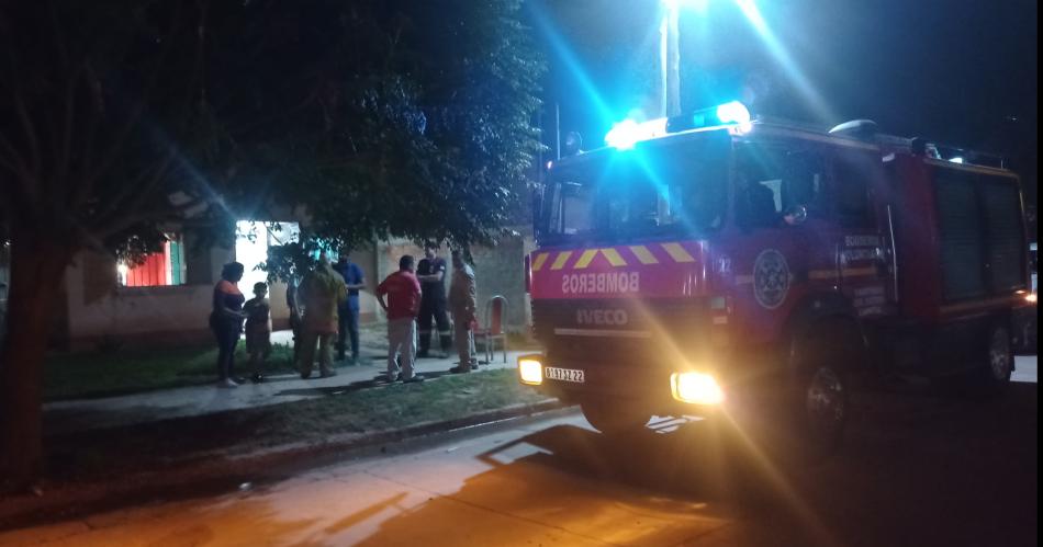 Bordm Villa del Carmen- bomberos sofocaron un incendio y auxiliaron a una mujer