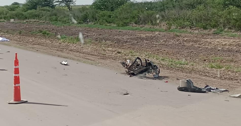 Choque mortal entre una moto y un camioacuten en el interior santiaguentildeo