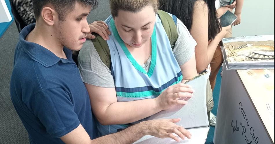 La Sala Pocha Ramos llevoacute a la Feria del Libro textos en coacutedigo Braille