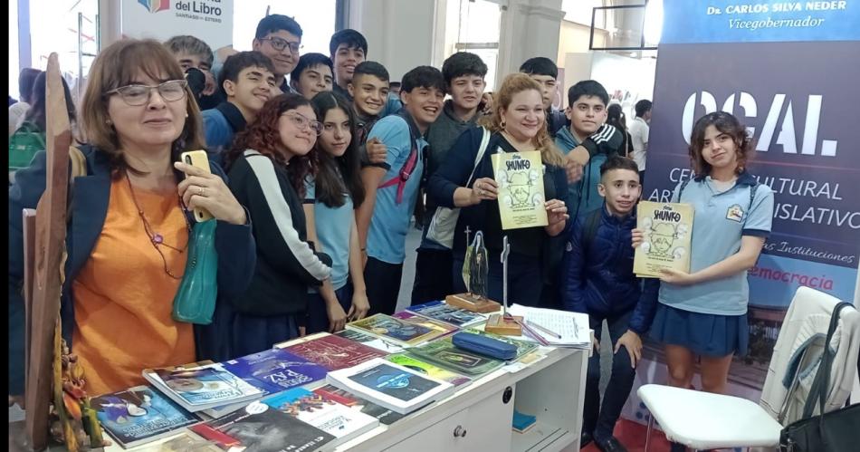 Alumnos del Colegio A Rojas presentaron el coacutemic de Shunko