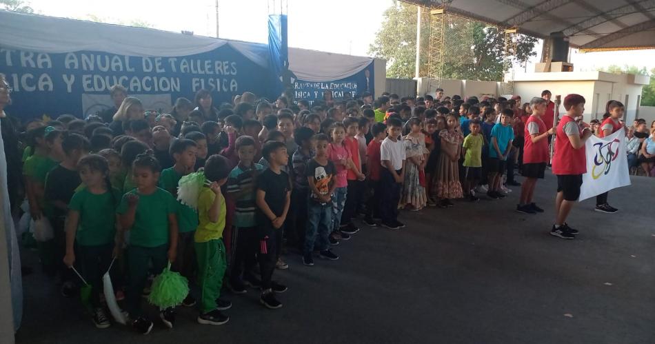 La Escuela Nordm 30 tuvo una colorida Muestra de Educacioacuten Fiacutesica y Muacutesica