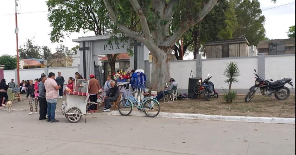 Los termenses fueron al cementerio para recordar a sus fieles difuntos