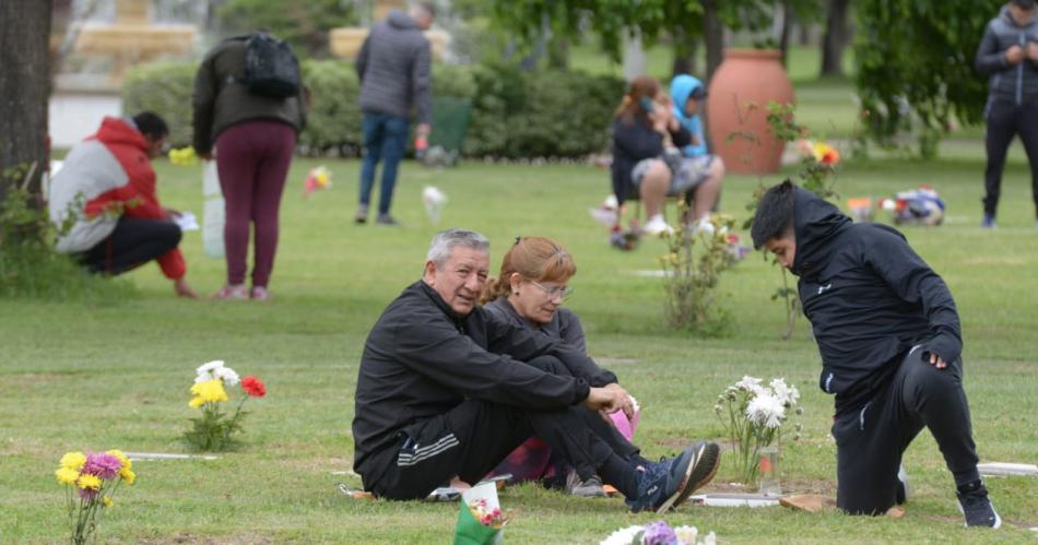 FOTOS  Cientos de santiaguentildeos visitaron el Parque de la Paz