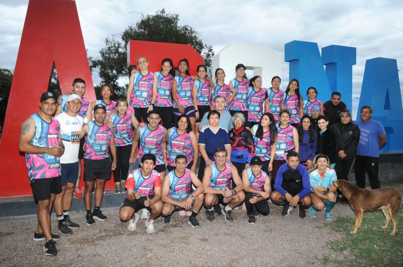 El Col Absaloacuten Rojas y la escuela de atletismo Go Sport no faltan nunca