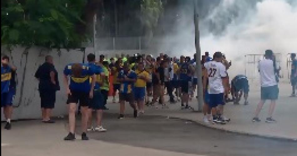 Incidentes en el ingreso al estadio- la policiacutea reprimioacute a los hinchas de Boca