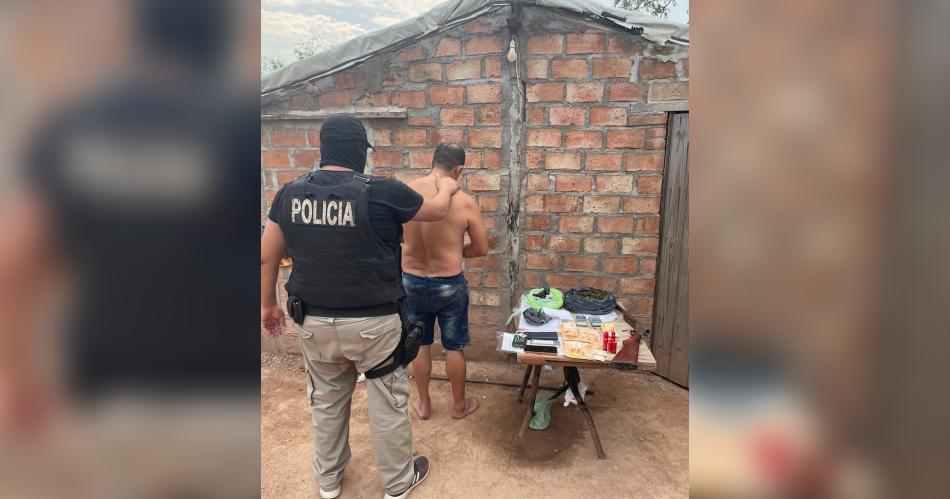 Dos detenidos por narcomenudeo- secuestraron marihuana cocaiacutena y un arma de fuego