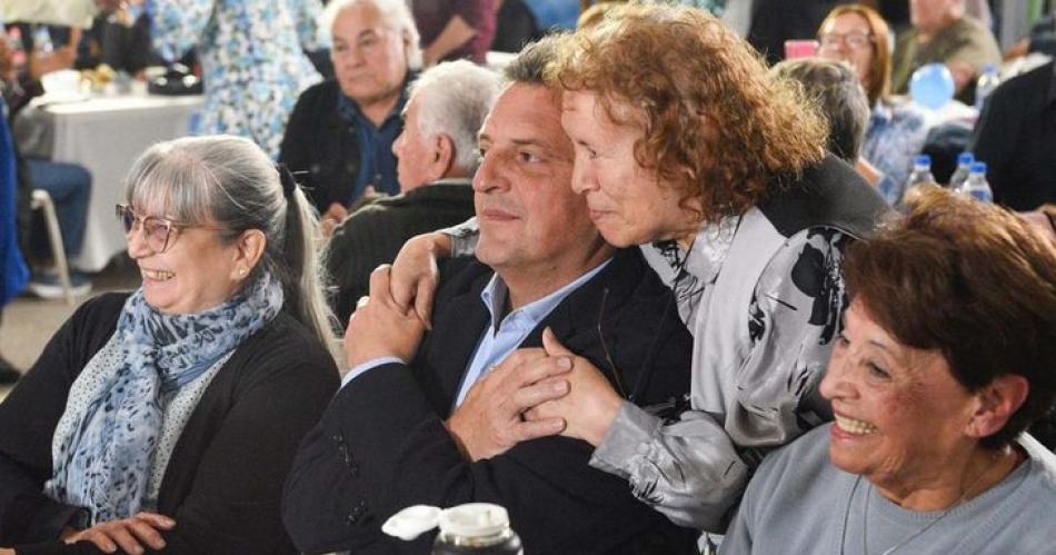 Massa se comprometioacute a fortalecer el sistema jubilatorio