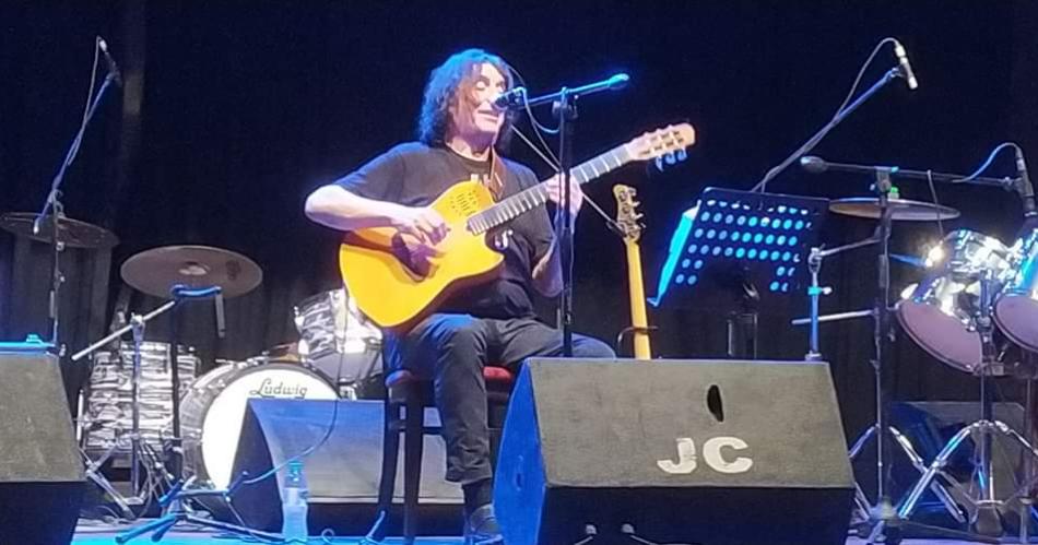 Luis Salinas brindoacute todo su talento en un inolvidable show