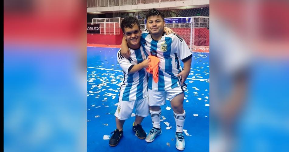 Daniel Sierra el santiaguentildeo que gritoacute campeoacuten mundial en fuacutetbol de talla baja