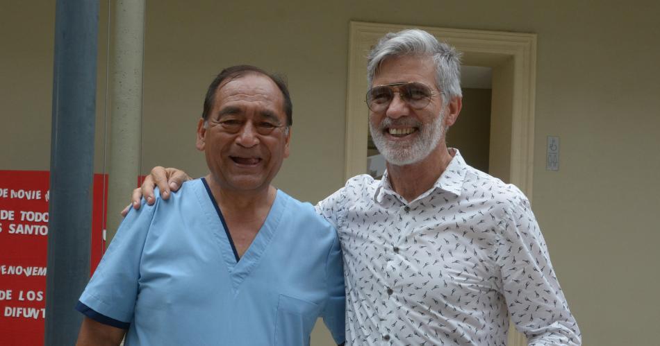 Emocioacuten en el reencuentro de la promocioacuten 1973 del Colegio Absaloacuten Rojas