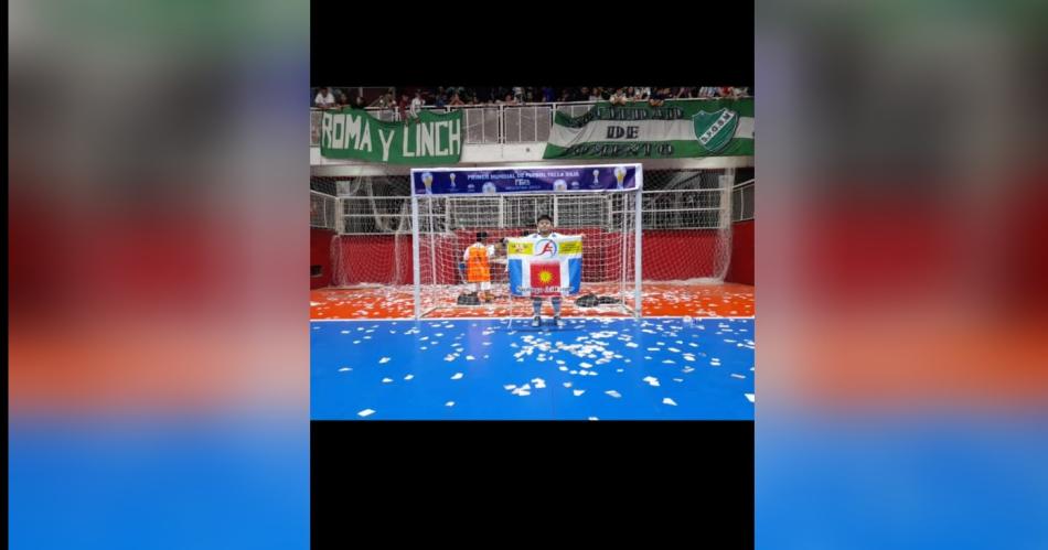 Daniel Sierra el santiaguentildeo que gritoacute campeoacuten mundial en fuacutetbol de talla baja