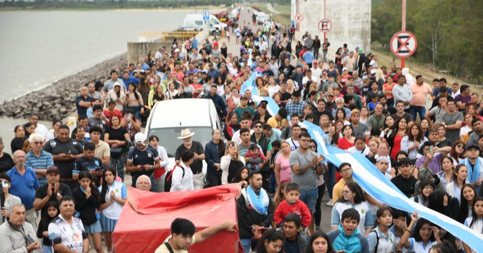 Miles de termentildeos se pronunciaron contra la contaminacioacuten del Embalse Riacuteo Hondo 