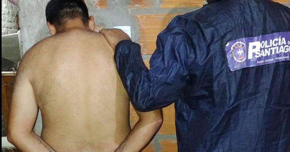 Detienen a un dealer bandentildeo y le secuestran cocaiacutena