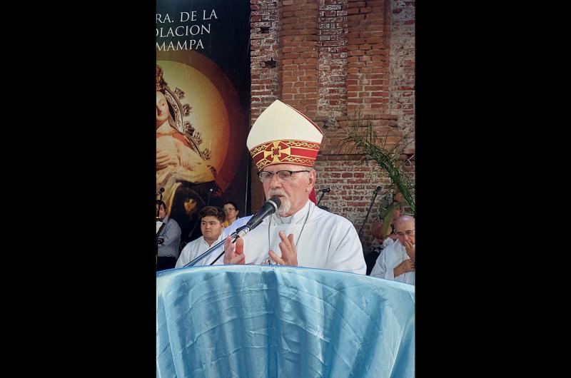 Llevo a la Virgen de Sumampa la oracioacuten por nuestra Patria