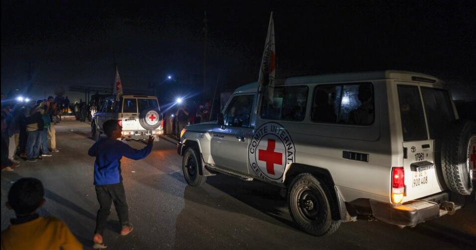 Hamaacutes liberoacute 24 rehenes tras el inicio de la tregua en Gaza