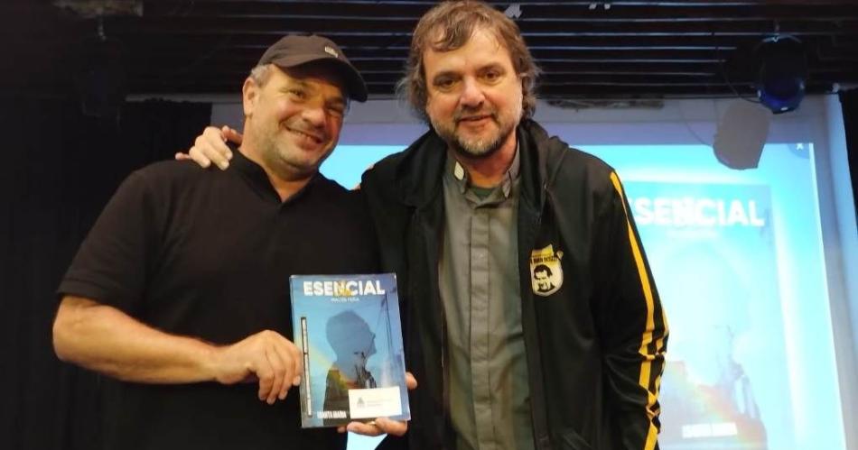 Presentaraacuten el libro de Walter Pentildea Ser Esencial en el Foacuterum