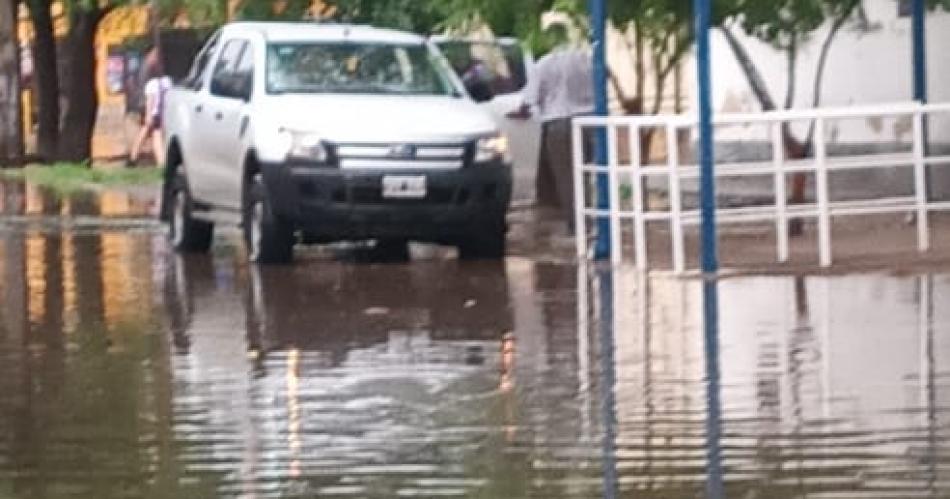 FOTOS Y VIDEO  Llovioacute torrencialmente en la ciudad de La Banda 