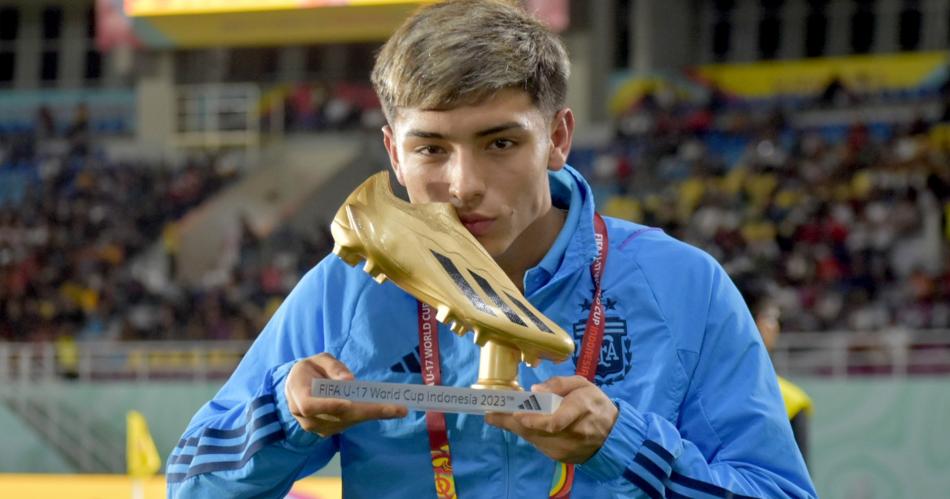 Un argentino se llevoacute la Bota de Oro al maacuteximo goleador del Mundial Sub-17