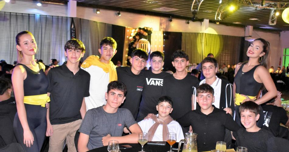 CENA DE FIN DE ANtildeO DE LAS DIVISIONES INFERIORES DE MITRE