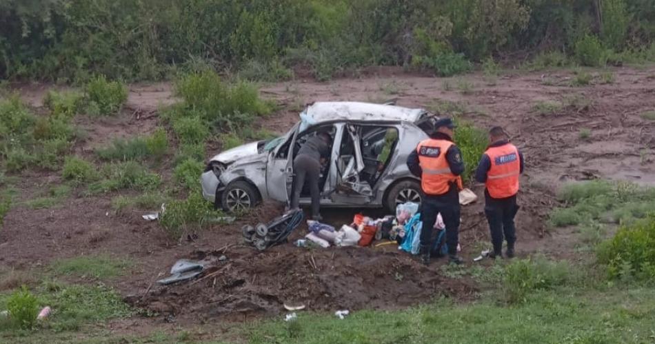 Terrible vuelco en el interior dejoacute a dos menores con heridas de consideracioacuten