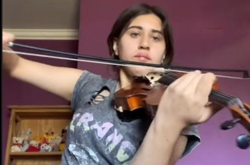 Malena Garnica la hija de Neacutestor en la Orquesta Acadeacutemica del Coloacuten