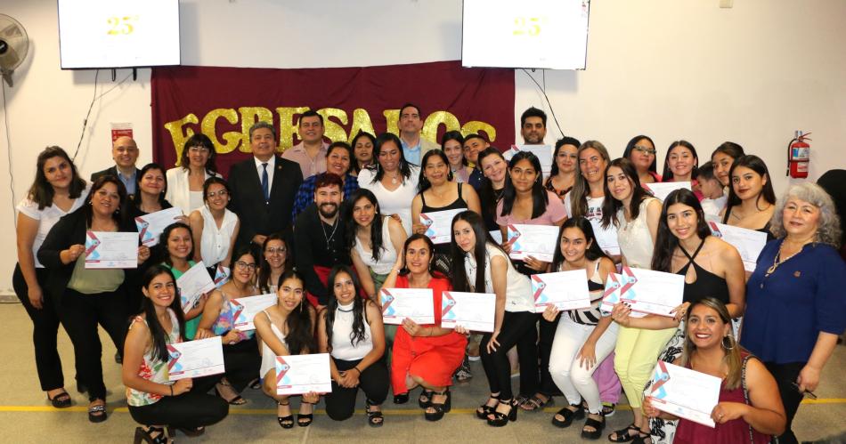 Entregan certificados a nuevos Acompantildeantes Terapeacuteuticos